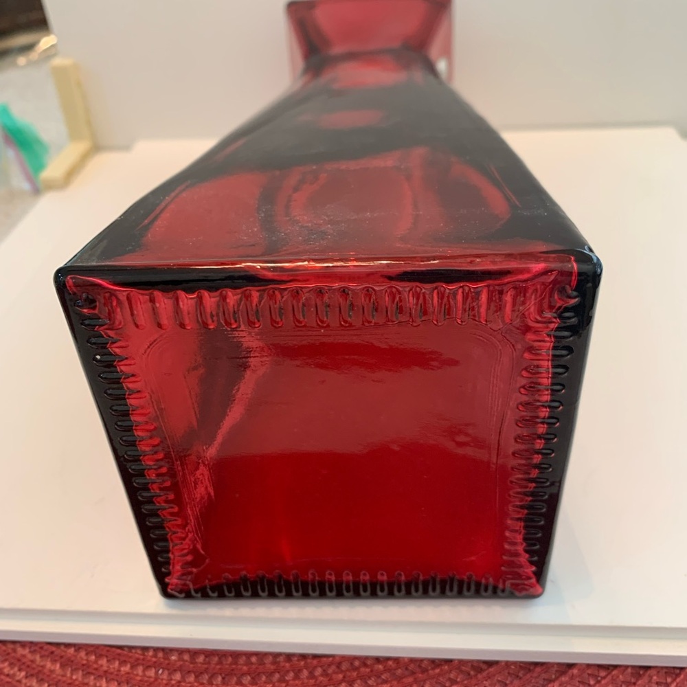 San Miguel Vidrios Recycled Red Glass Vase Hand Made in Spain - Picture 6 of 8